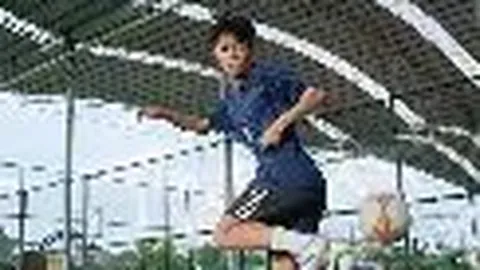 上海海港再创佳绩，以3-1击败山东泰山，首获足协杯冠军，成就双冠王荣耀