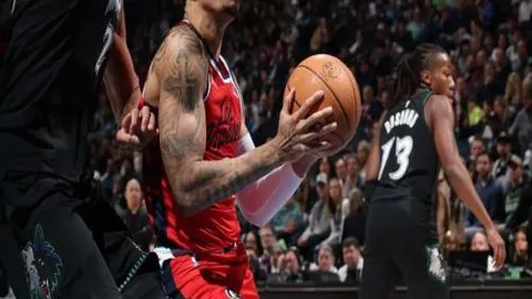 我国两位运动员代表出征国际大学生冬季运动会